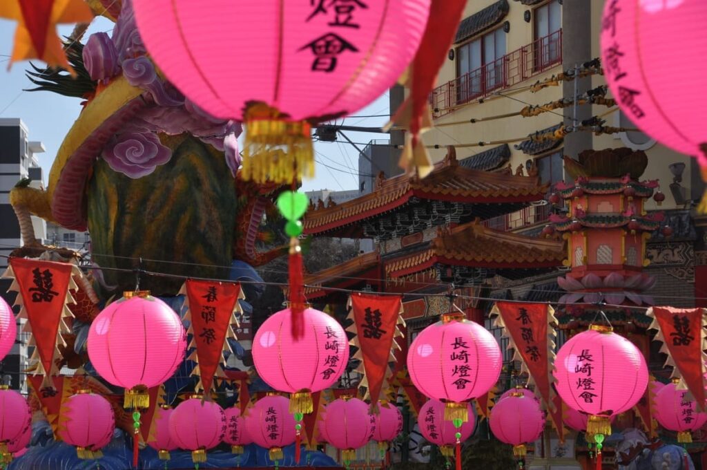 新地中華街の桃色ランタン