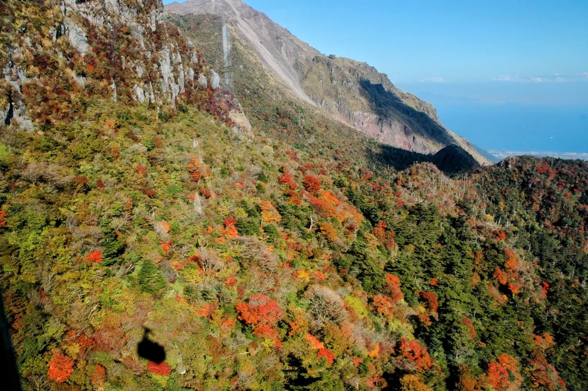 雲仙ロープウェイから見た雲仙仁田峠の紅葉