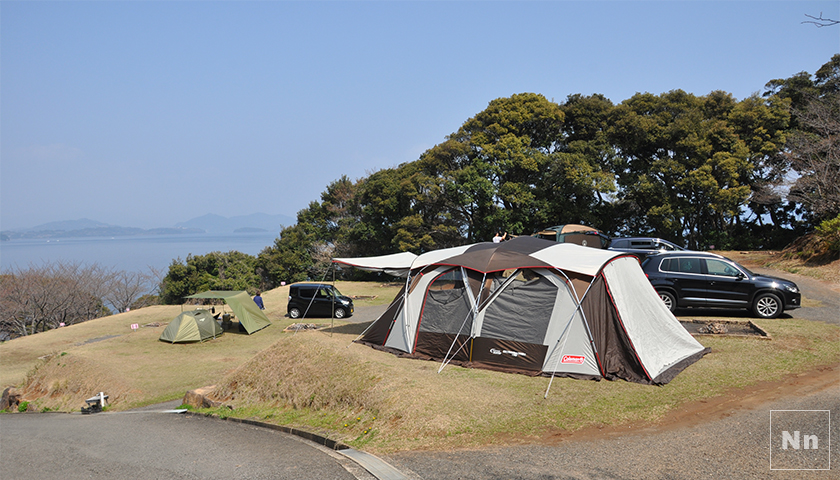 四本堂公園のキャンプ場は広々しています。