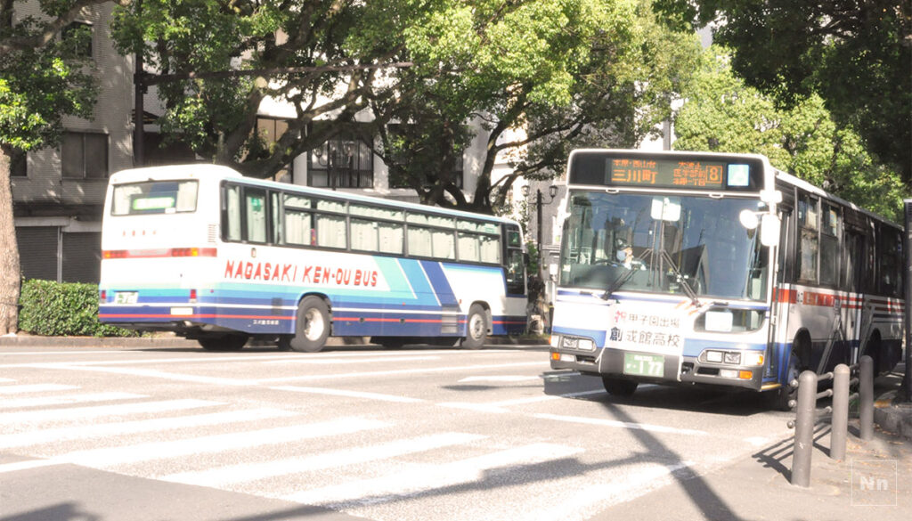 長崎バスと長崎県営バス。