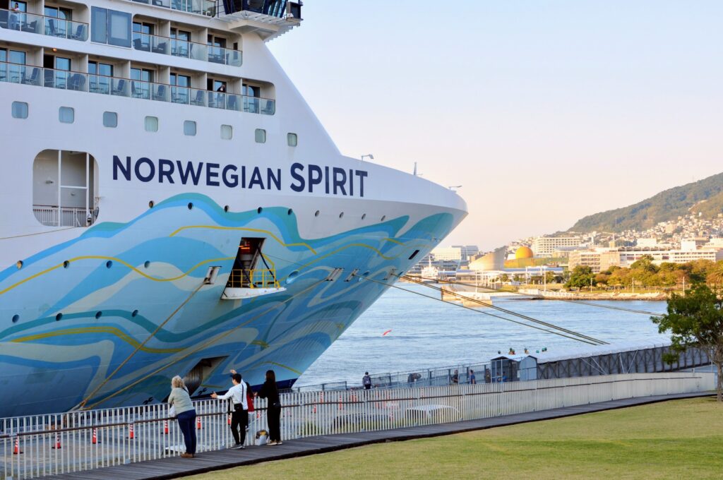 松が枝国際ターミナルから見たNorwegian Spirit(ノルウェージャン・スピリット)