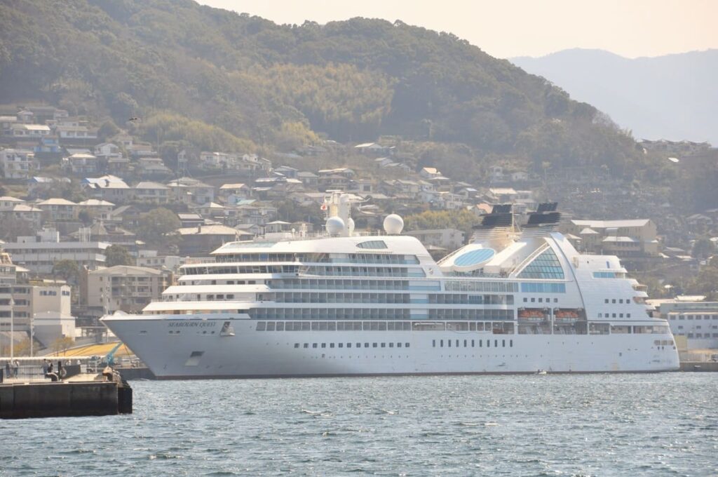 大波止ターミナルから見たシーボーン・クエスト