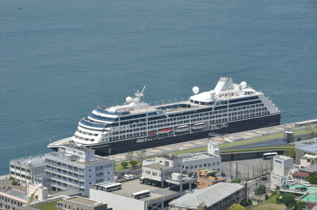 鍋冠山展望台から見たアザマラ・パシュート