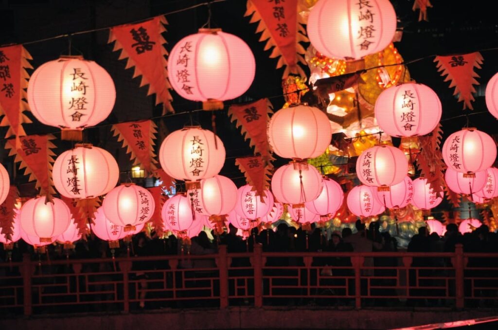 新地中華街の桃色ランタン