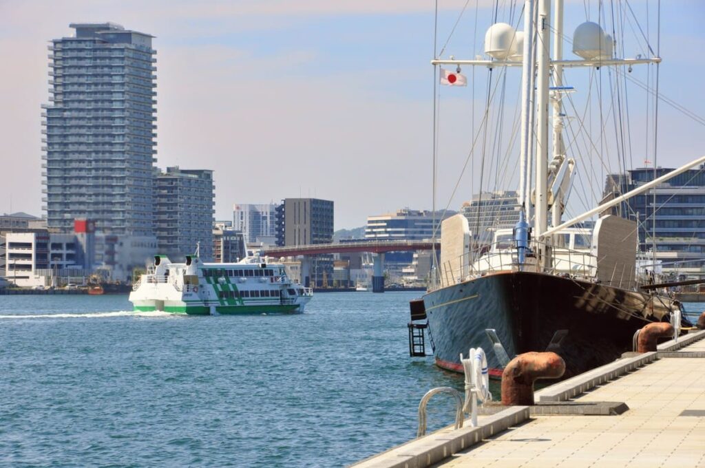 出島岸壁に停泊中の「Fidelis(フィデリス)」
