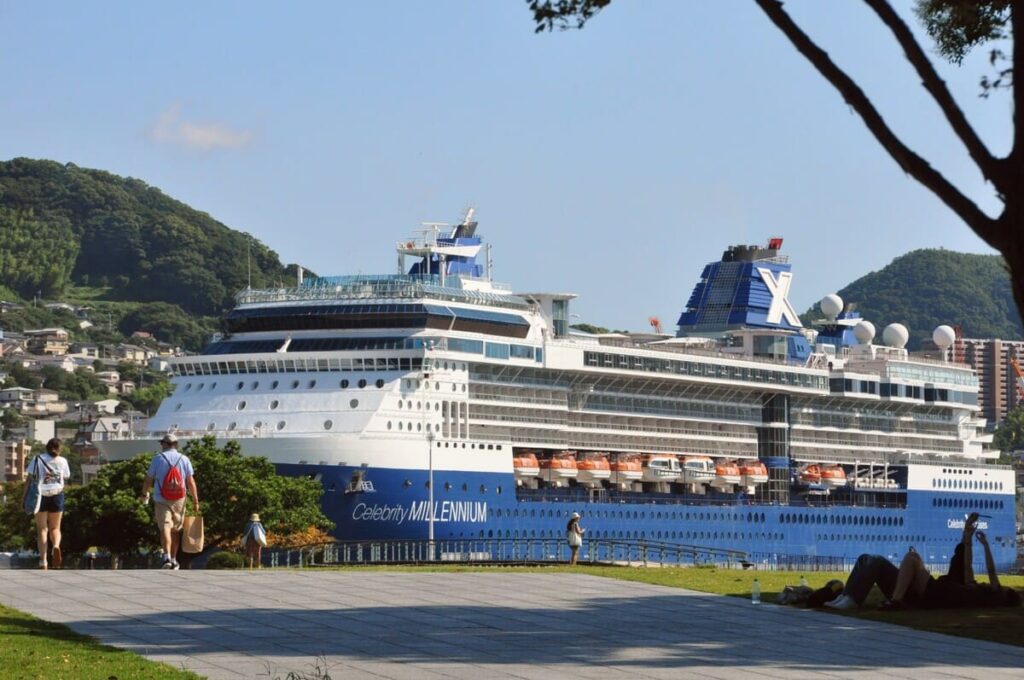 長崎水辺の森公園から見たセレブリティ・ミレニアム