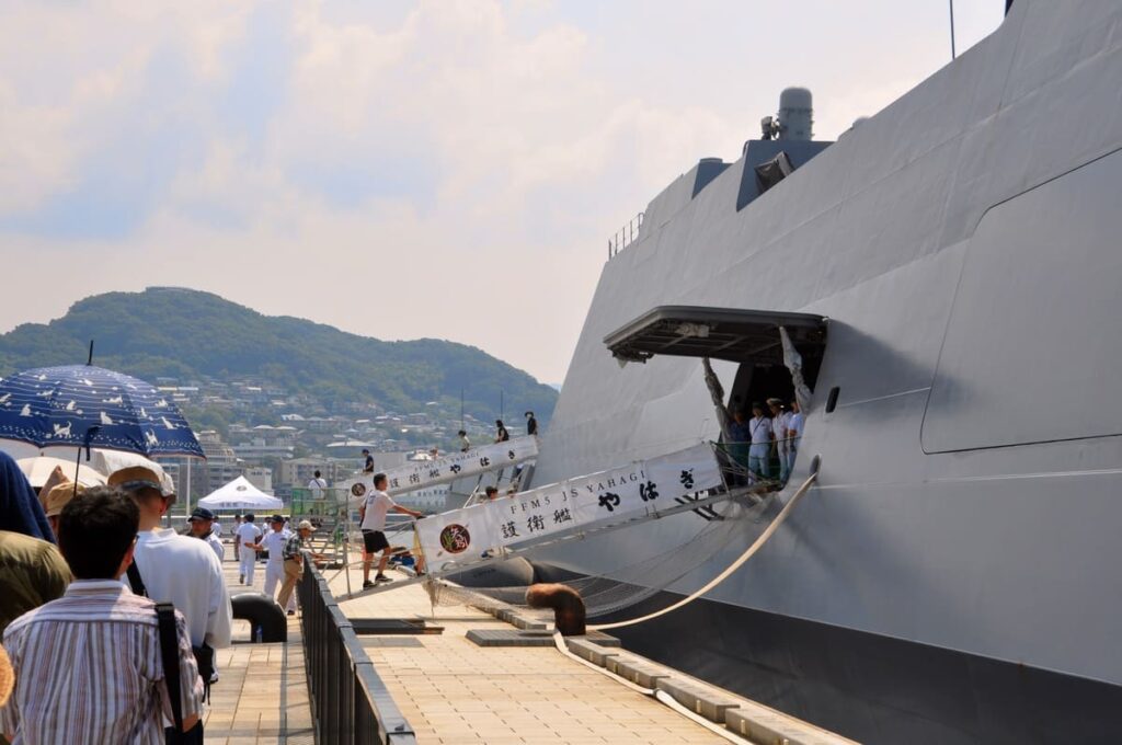 護衛艦「やはぎ」一般公開