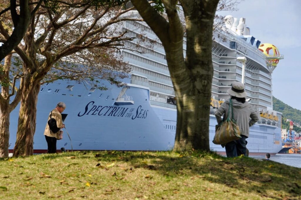 長崎水辺の森公園から見たスペクトラム・オブ・ザ・シーズ