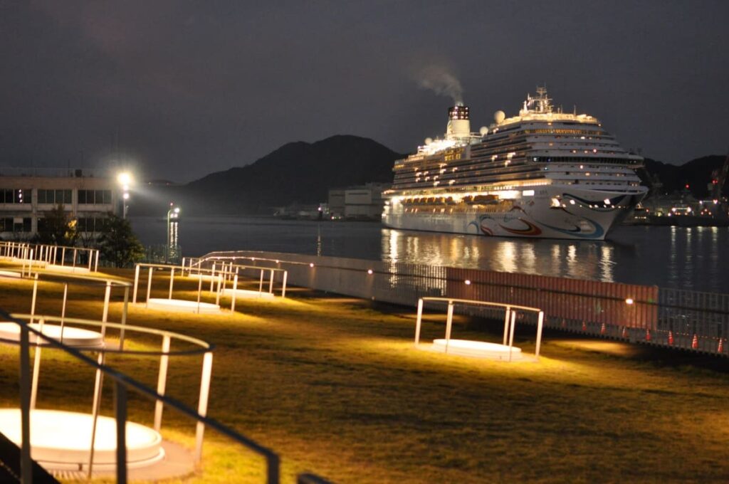 松が枝国際ターミナルから見たアドラ・マジック・シティ