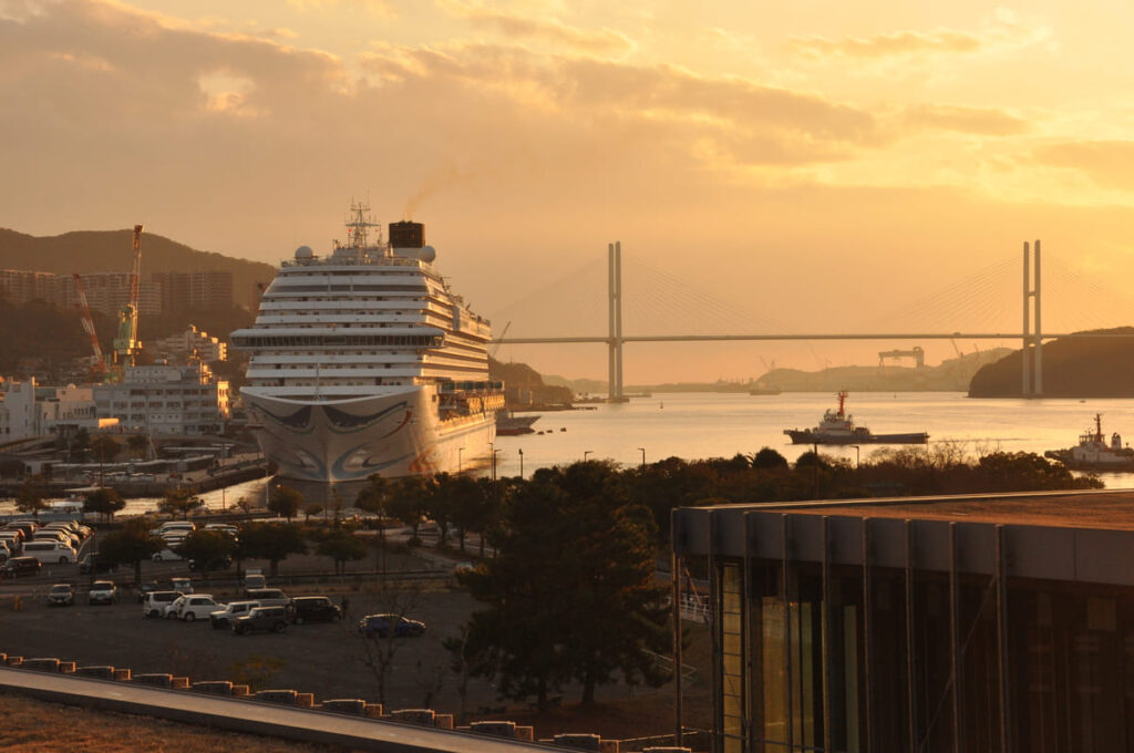 長崎県美術館から見たアドラ・マジック・シティ