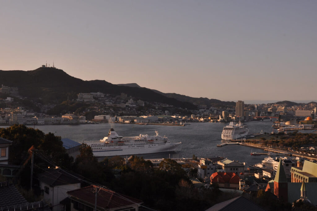 グラバースカイロード3号橋から見たEASTERN VENUS(イースタン・ビーナス)