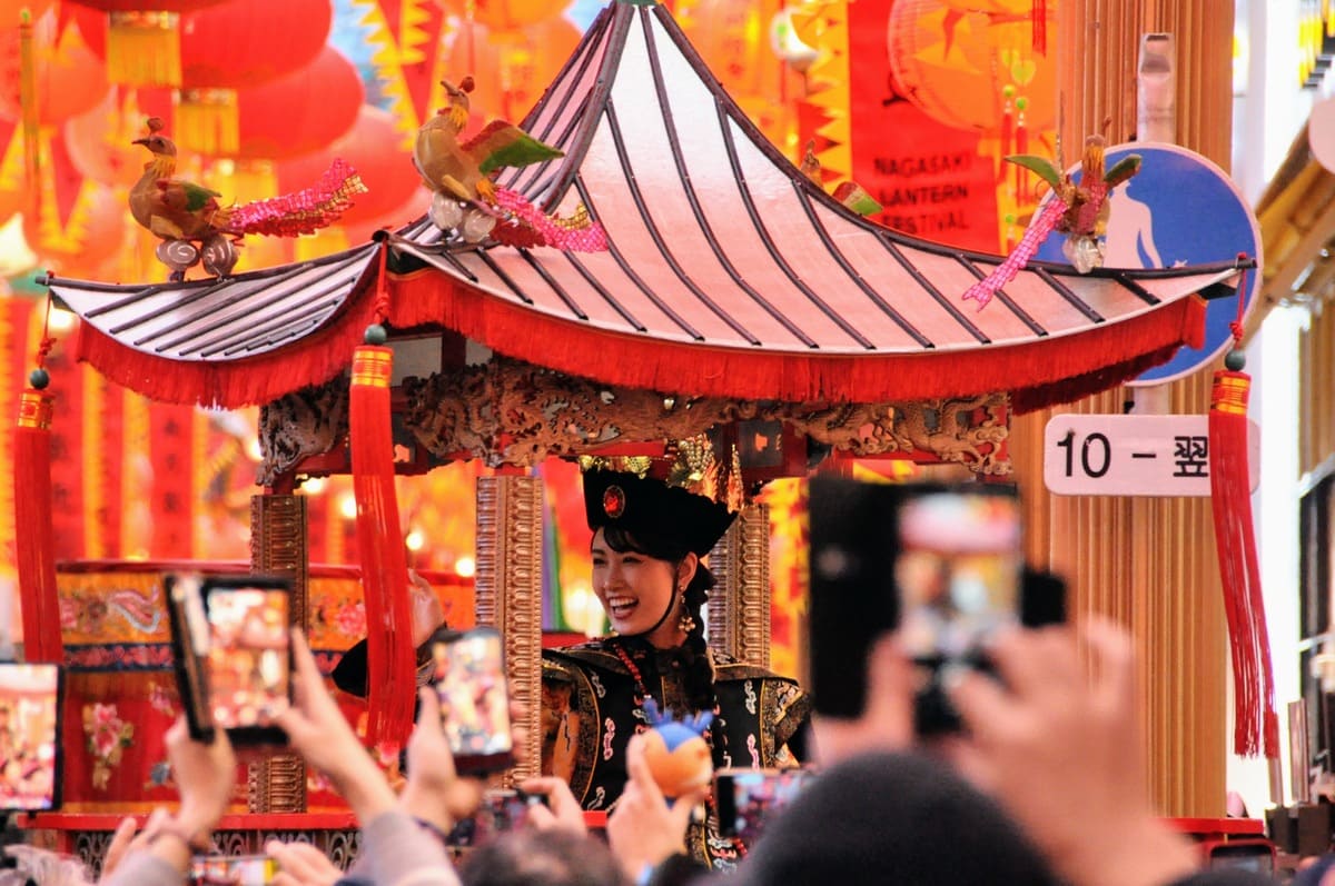 皇帝パレードの皇后役を笑顔で務められた永田愛実さん