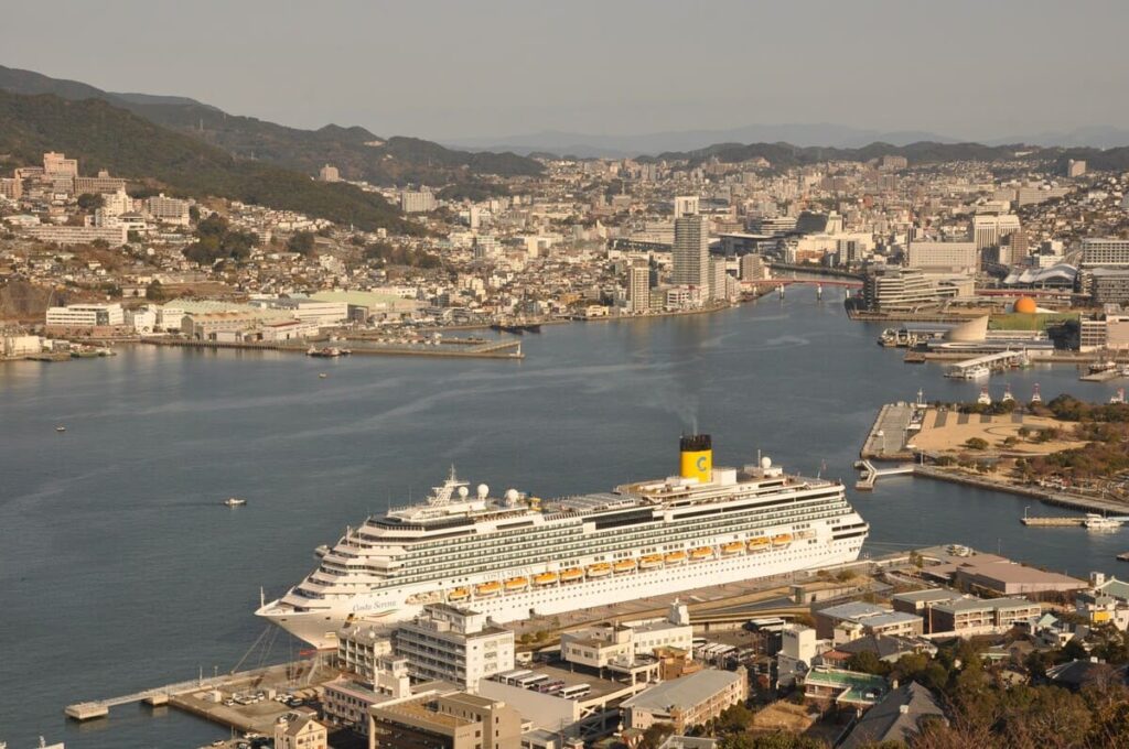 鍋冠山展望台から見たCOSTA SERENA(コスタ・セレーナ)