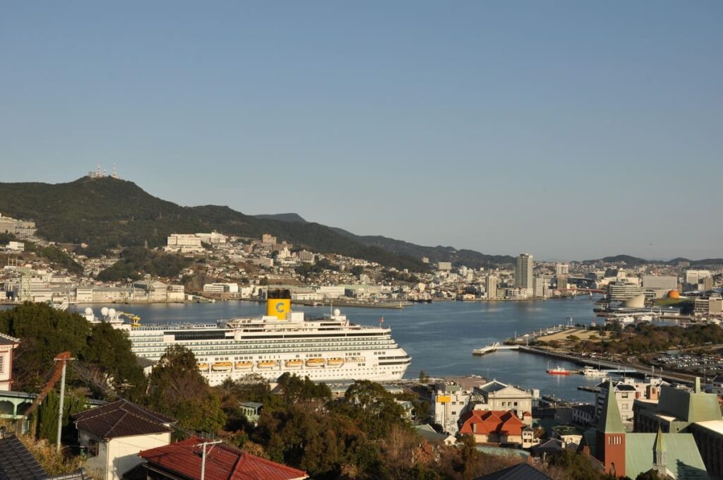 グラバースカイロード3号橋から見たCOSTA SERENA(コスタ・セレーナ)