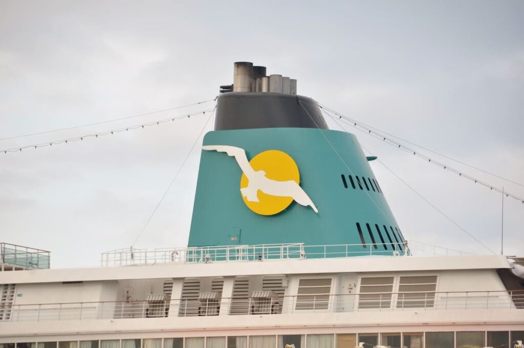 アマデアのファンネルには「輝く太陽」と「カモメ」がデザイン