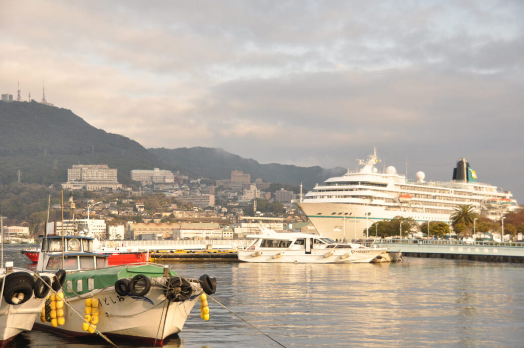朝日に照らされるアマデア