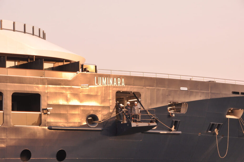 朝日に照らされるルミナーラ