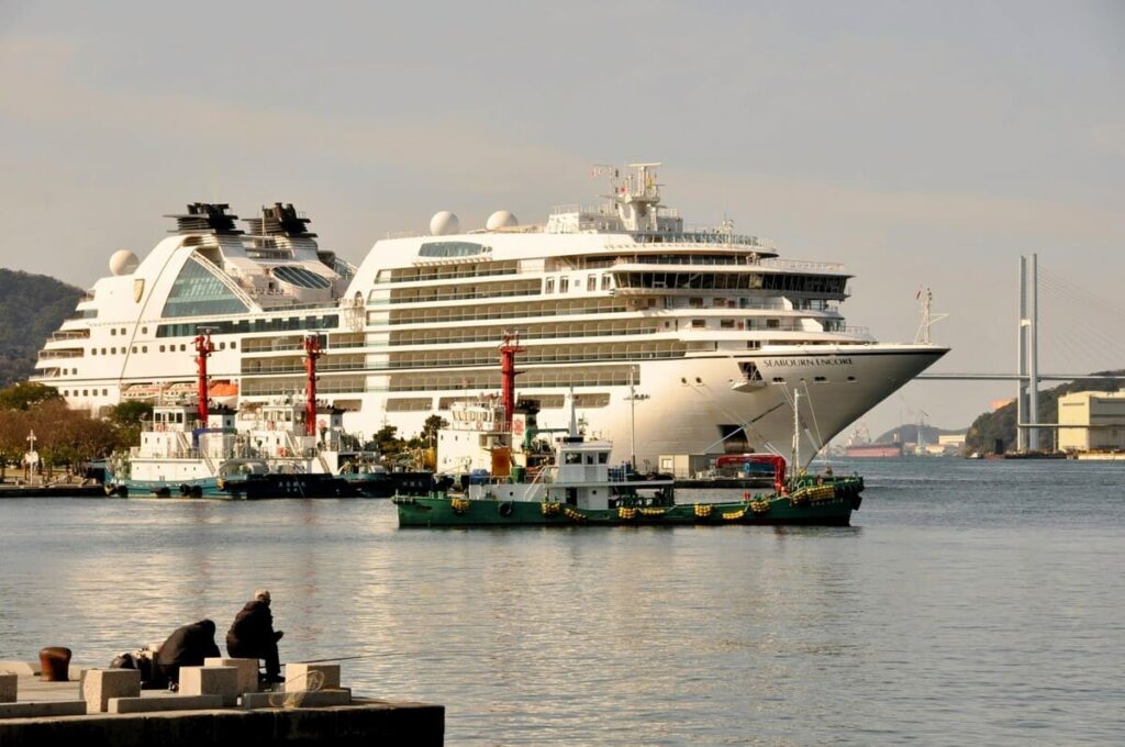 出島ワーフから見たシーボーン・アンコール