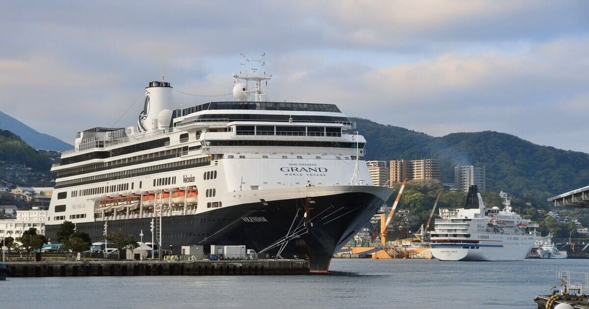 VOLENDAM（フォーレンダム）長崎寄港｜オランダの伝統を感じる花の船