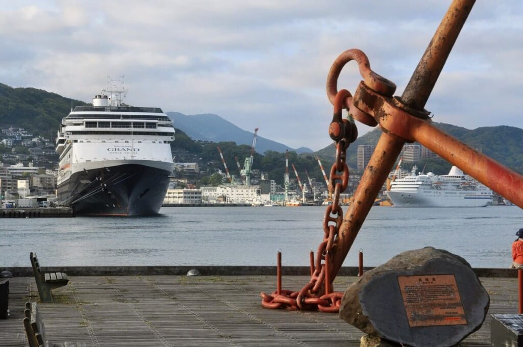 錆びた碇越しに見たフォーレンダム